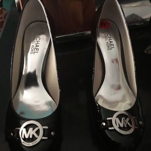 MK black high heels size 6